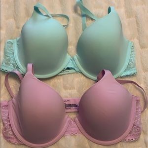 2 gap tee shirt bras. never worn.